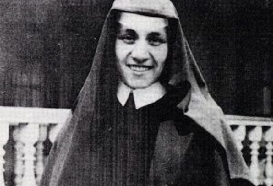 “Të shikohet me kujdes qëllimi i vërtet i ardhjes së saj dhe njerëzit që e shoqërojnë, pasi…”/ Dokumentet e panjohura për Shenjtoren e famshme, nga 1969-ta, në ’89-ën