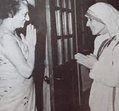 “Sot erdhi në ambasadën tonë Madre Tereza, e shoqëruar nga dy murgesha dhe…”/ Relacioni i ambasadorit Dashnor Dervishi