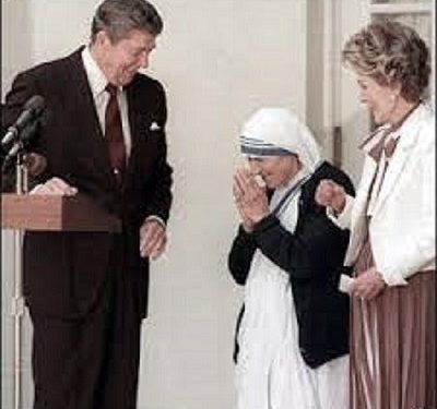 “Sot erdhi në ambasadën tonë Madre Tereza, e shoqëruar nga dy murgesha dhe…”/ Relacioni i ambasadorit Dashnor Dervishi