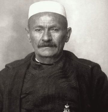 “Edhe pse gjyshi ishte ‘Hero i Popullit’, 6 burra nga fisi ynë u pushkatuan, 12 u arratisën nga Shqipëria, 20 u burgosën dhe 55 familje u internuan deri në ‘91-in…”/ Dëshmia e dhimbshme e të arratisurit në Australi