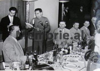 Mao Ce Duni: “Shoku Mehmet, a ishte aq i ashpër Koçi Xoxe, që ju e dënuat dhe ai shkoi në ‘parajsë’…”/ Takimi i panjohur i delegacionit shqiptar në ’67-ën në Kinë