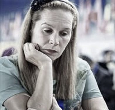 “Në moshën 6 vjeçare, ajo mundi ‘Mjeshtren e Sportit’ dhe fitoi disa kupa e medalje, por i’a ndaluan shahun, pasi unë kisha qenë i burgosur…”/ Dëshmia e rrallë për vajzën që i’kushtua filmi ‘Dy herë mat’