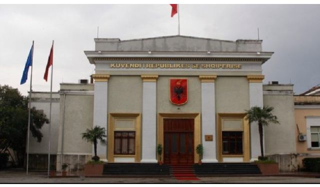 Viti 1994: “Kur Kuvendi vendosi që 27 qershori të njihet si: ‘Dita e genocidit ndaj Shqiptarëve të Çamërisë nga shovinizmi grek’…”/ Kush e morri nismën dhe diskutimet e deputetëve