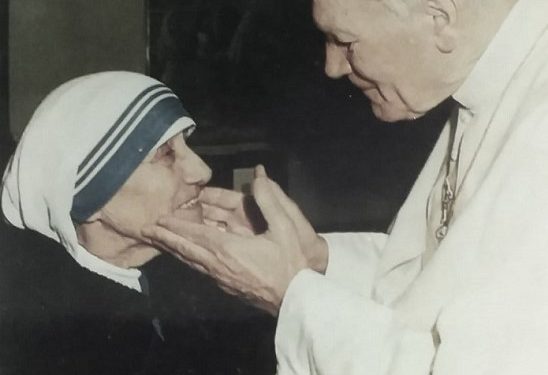 “Kabineti i Ministrit të Jashtëm të Italisë, i kërkoi ambasadorit tonë, që së bashku me motrat e Nënë Terezës, të vijë në Shqipëri dhe…”/ Vizita e bamirëses së famshme në ’89-ën