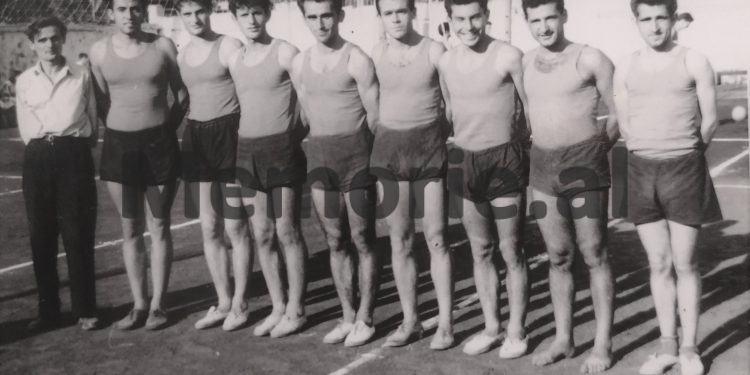 “Kur ekipi i volejbollit ‘Vllaznia’ doli në fushë, të gjithë tifozët korçar në kor, thërrisnin: ‘jashtë serbët, jashtë titistët’ dhe…”/ Dëshmia e rrallë e gazetarit sportive nga Firence