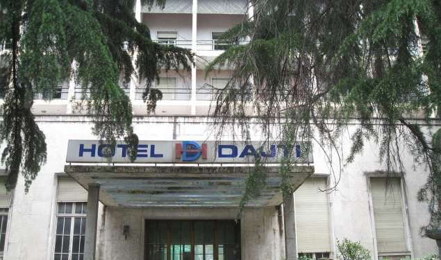 “Turistët e huaj që vijnë tek ne, thonë se shqiptarët na shohin si kafshë të egra dhe…”/ Raporti ‘Tepër sekret’ i Drejtorit të Sigurimit në ’69-ën për Hysni Kapon