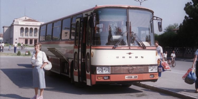 “Turistët e huaj që vijnë tek ne, thonë se shqiptarët na shohin si kafshë të egra dhe…”/ Raporti ‘Tepër sekret’ i Drejtorit të Sigurimit në ’69-ën për Hysni Kapon