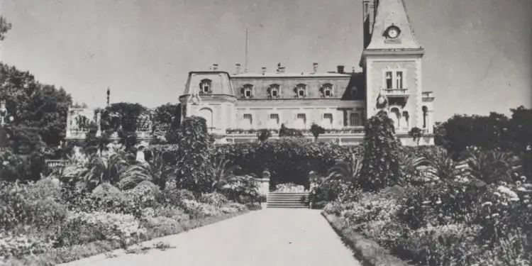 “Qëndrimin që mbajti Enver Hoxha ndaj nesh, Gomulka e krahasoi me qenin, kur i jep bukë dhe ai të…”/ Biseda me udhëheqjen bullgare në Yevksinograd, në ’62-in