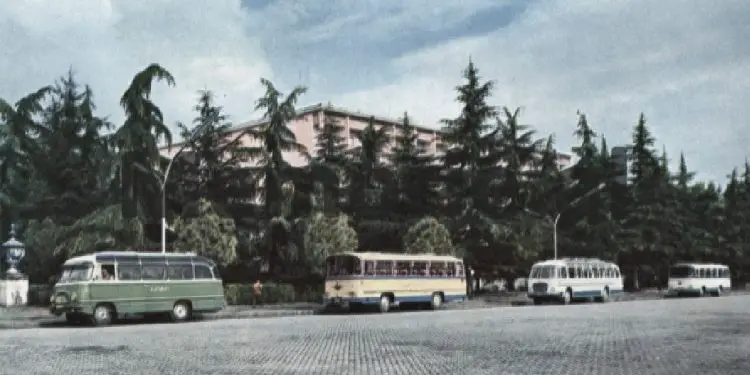 “Turistët e huaj që vijnë tek ne, thonë se shqiptarët na shohin si kafshë të egra dhe…”/ Raporti ‘Tepër sekret’ i Drejtorit të Sigurimit në ’69-ën për Hysni Kapon
