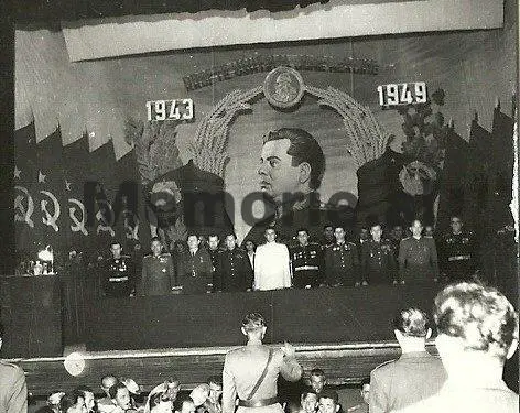 Byroja Politike se bashku me atashete ushtarake te vendeve te Bllokut Lindor ne 6 vjetorin e themelimit te Ushtrise Popullore ne Tirane. 1949
