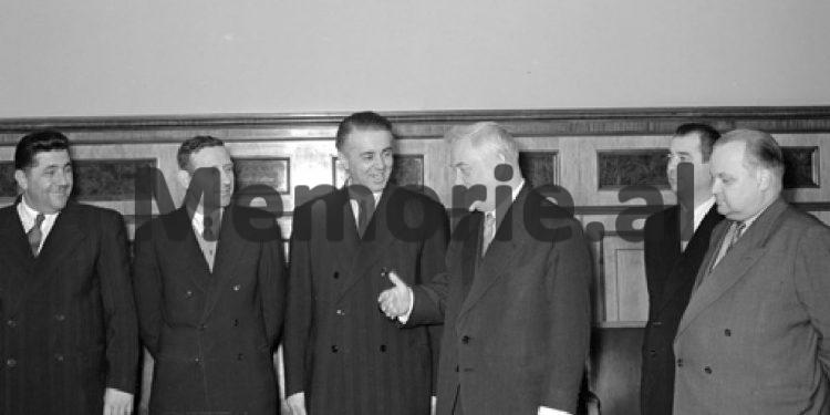 “Nuk mund të krahasohen Enveri e Mehmeti me Stalinin, ata janë më kasapë, ata ja presin kokën atij që flet, siç bënë me…”/ Biseda gjatë një darke në Yevksinograd të Bullgarisë, në ’62-in