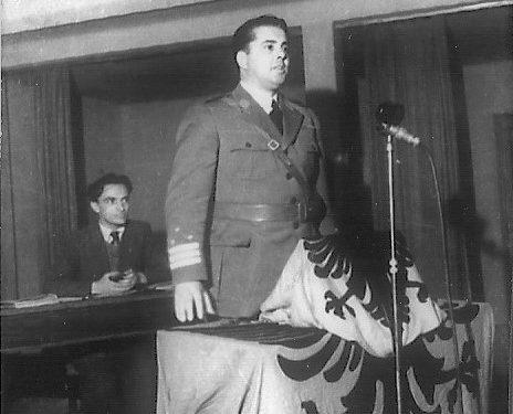 Relacioni sekret për Enverin: “Kë të simpatizoj rinia, Agllaia Zoton, që lahet tërë ditën në det dhe pastaj…”?!/ Zbulohen letrat e Adil Çarçanit, për “shthurjen” e rinisë komuniste të Durrësit