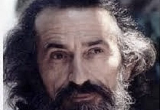 “Nuk kisha lekë të blija ‘Dimrin e madh’ të Kadaresë dhe fshehurazi grisa dyshekun, e mora aty…”/ Dëshmia e rrallë e poetit që u arratis në ’90-ën në SHBA-ve, pasi botoi ‘Kuajt’ te ‘Drita’