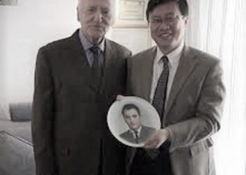 “Materialet për dy librat ‘Shënime për Kinën’ që Enveri i shkroi në fillimin e viteve ’80-të, i morri nga…”/ Dëshmia e rrallë e ish-profesorit të gjuhës shqipe në universitetin e Pekinit