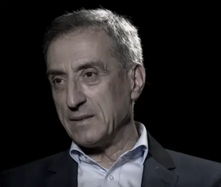 “Nuk kisha lekë të blija ‘Dimrin e madh’ të Kadaresë dhe fshehurazi grisa dyshekun, e mora aty…”/ Dëshmia e rrallë e poetit që u arratis në ’90-ën në SHBA-ve, pasi botoi ‘Kuajt’ te ‘Drita’
