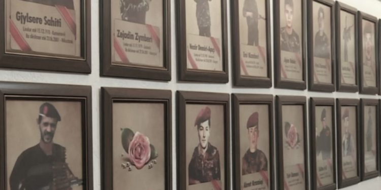“Ndërsa pas mbarimit të luftës në Kosovë, prisnim që ai të kthehej në shtëpi, papritur morëm lajmin se…”/ Dëshmia e rrallë e babait të ‘Komandant Shpendit’, djaloshit tiranas që u vra në Tetovë në 2001-in