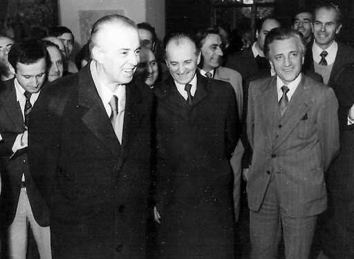 Akuzat ndaj artistëve dhe aktorëve të Teatrit Popullor: “Piktori i Ali Oseku, është i vetmi burrë që del nëpër Tiranë me pallto maxi, si Napolon Bonaparti dhe…”/Relacioni për Ramiz Alinë