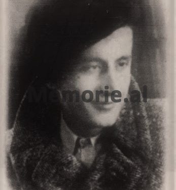 Relacioni sekret për Enverin: “Kë të simpatizoj rinia, Agllaia Zoton, që lahet tërë ditën në det dhe pastaj…”?!/ Zbulohen letrat e Adil Çarçanit, për “shthurjen” e rinisë komuniste të Durrësit