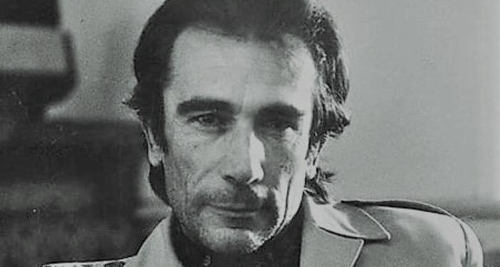 “Nuk kisha lekë të blija ‘Dimrin e madh’ të Kadaresë dhe fshehurazi grisa dyshekun, e mora aty…”/ Dëshmia e rrallë e poetit që u arratis në ’90-ën në SHBA-ve, pasi botoi ‘Kuajt’ te ‘Drita’