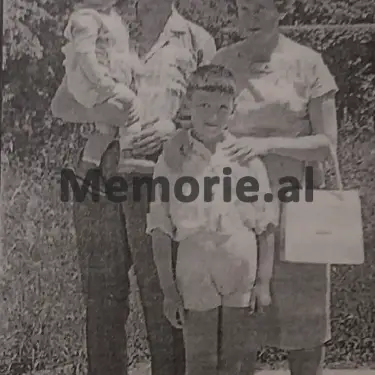Familja Pisha viti 1963
