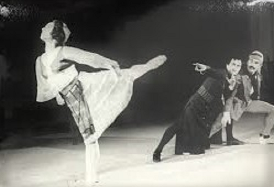 Relacioni për Enverin: “Artist i merituar Besim Zekthi, tha se nën ndikimin e Paçramit, drejtori dhe Zhani Ciko, kanë lejuar numra çoroditës, veshje ekstravagante, kërcime…”. Raporti sekret për Operan e Baletin