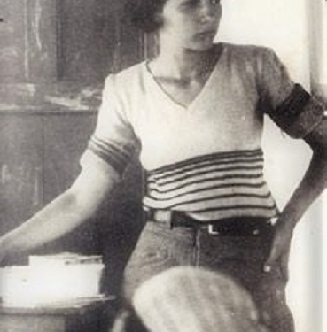 Takimi me diktatorin që e çoi në ekzekutim/ Sabiha Kasimati në zyrën e Enverit: Po vret intelektualët, me kë do e bësh Shqipërinë me teneqexhinjtë apo…?