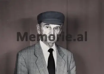 “Pasi u stërvita nga CIA, erdha me misione sekrete në Shqipëri, ku do i bënim atentat Enverit gjatë paradës së madhe, por njeriu i Kadri Hazbiut…”/ Historia e rrallë e agjentit, që u mbajt dy vjet në arkivol