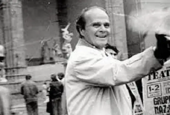 Relacioni për Enverin: “Artist i merituar Besim Zekthi, tha se nën ndikimin e Paçramit, drejtori dhe Zhani Ciko, kanë lejuar numra çoroditës, veshje ekstravagante, kërcime…”. Raporti sekret për Operan e Baletin
