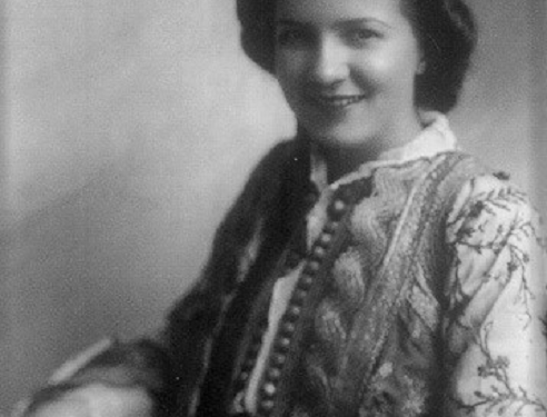 Takimi me diktatorin që e çoi në ekzekutim/ Sabiha Kasimati në zyrën e Enverit: Po vret intelektualët, me kë do e bësh Shqipërinë me teneqexhinjtë apo…?