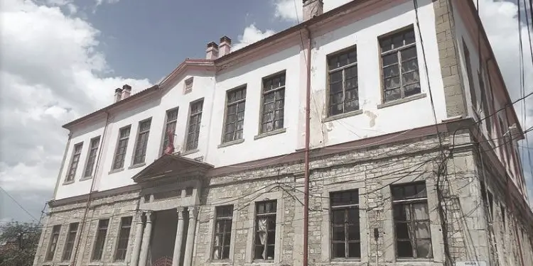 “Në Liceun e Korçës, botonte poezi dhe përkthente Balzakun e Lamartine, por u diplomua për matematikë në Montpelje…”/ Historia e panjohur e ‘Harry Fultzit’, shqiptar, që drejtoi për 22 vjet ‘Polikumin’ në Tiranë