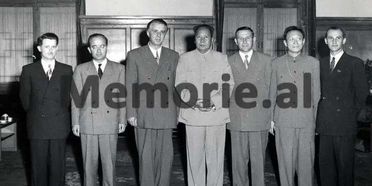 Mao Ce Duni: “Ndryshe nga Marksi dhe Lenini që ndoqën shkollat e larta, unë me Stalinin jemi vetëm me të mesme…”/ Proces-verbali sekret i takimit me Hysni Kapon dhe Beqir Ballukun, Pekin 1967