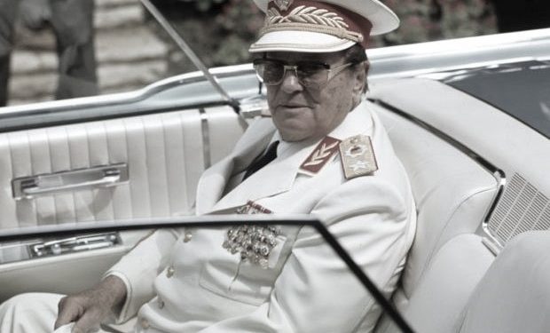 Letra për Komitetin Qendror: “Kemi dënuar me 6 vjet burg, anëtarin e Partisë, Zenel Buçpapaj, se s’pranoi të bënte qitje mbi tabelën me kokën e Titos…” Relacioni i sekretarit të parë të Tropojës, në ’77-ën