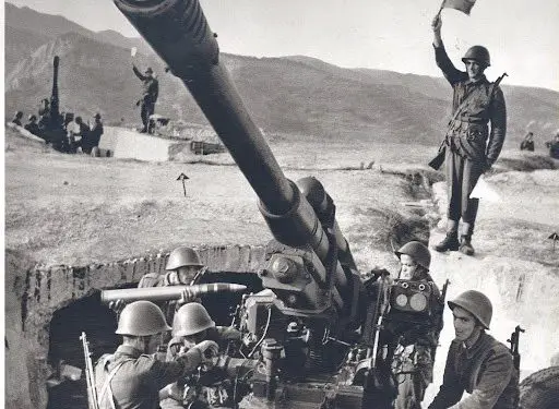 “Një avion grek që fluturonte në katundet Hoxhaj e Markat,  u rrëzua nga forcat shqiptare në fushën e Finiqit dhe piloti…”/ Si i përcolli shtypi i Tiranës, “Provokacionet e gushtit ‘49”?