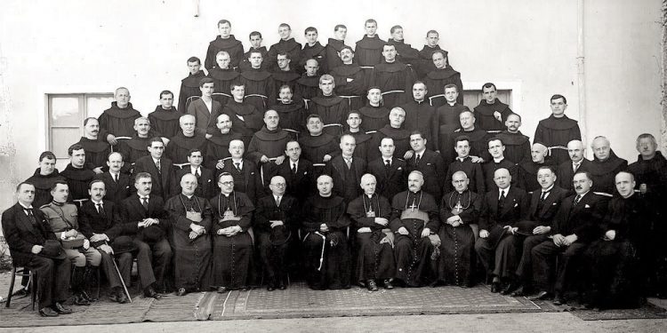 “Si i njoha disa nga klerikët katolikë  në burgjet e Enver Hoxhës, të cilët…”/ Kujtimet e panjohura të intelektualit që vuajti 21 vite në ‘ferrin’ komunist