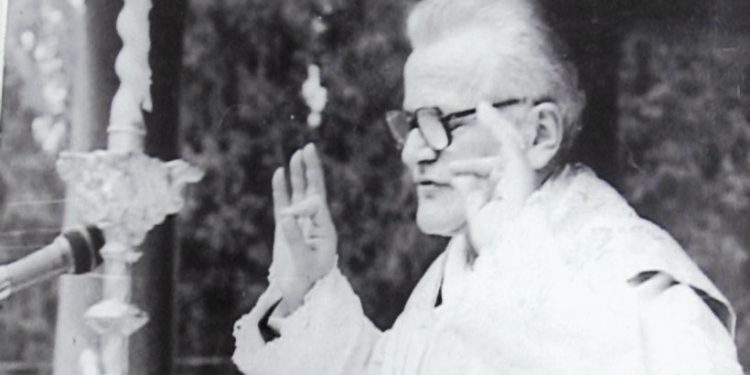 “Si i njoha disa nga klerikët katolikë  në burgjet e Enver Hoxhës, të cilët…”/ Kujtimet e panjohura të intelektualit që vuajti 21 vite në ‘ferrin’ komunist