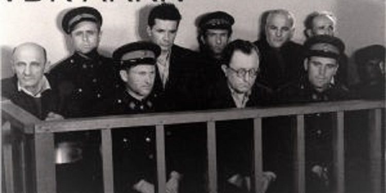 “Si i njoha disa nga klerikët katolikë  në burgjet e Enver Hoxhës, të cilët…”/ Kujtimet e panjohura të intelektualit që vuajti 21 vite në ‘ferrin’ komunist