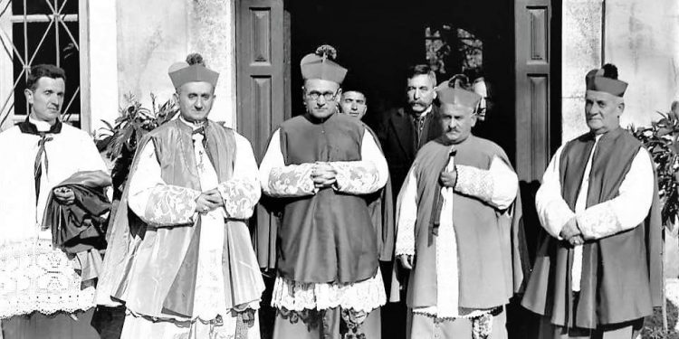 “Si i njoha disa nga klerikët katolikë  në burgjet e Enver Hoxhës, të cilët…”/ Kujtimet e panjohura të intelektualit që vuajti 21 vite në ‘ferrin’ komunist