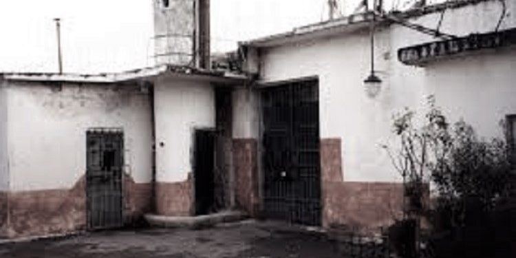 “Si i njoha disa nga klerikët katolikë  në burgjet e Enver Hoxhës, të cilët…”/ Kujtimet e panjohura të intelektualit që vuajti 21 vite në ‘ferrin’ komunist