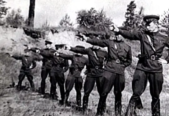 “Duke pasur eksperiencën me shokët tanë marinarë në Leningrad, ne morëm masa, duke…”/ Prishja e marrëdhënieve me Moskën, në ’61-in