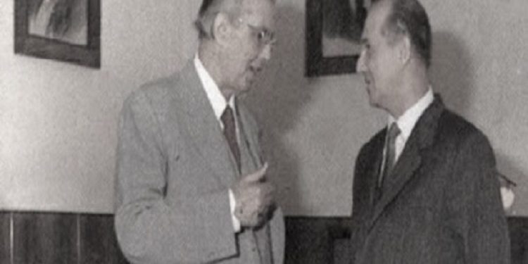 “Ditën e rrëzimit të monumentit të Enverit, nusja e djalit të Hekuran Isait erdhi në zyrën time dhe më tha….”/ Kujtimet e panjohura të ish-gazetarit të Radio-Tiranës dhe ‘RD’-së