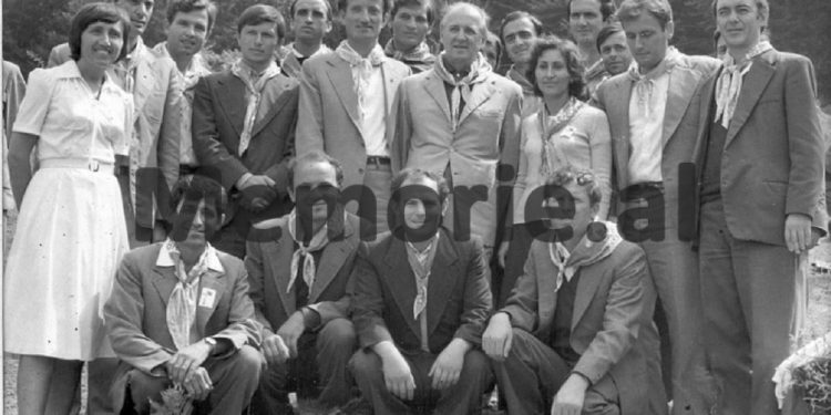 “Arshin Xhezo, kryeredaktori i ‘Zëri i popullit’, kërcënoi me burg piktorin që retushoi foton e Nexhmijes…”/ Kujtimet e panjohura të ish-gazetarit të Radio-Tiranës dhe ‘RD’-së