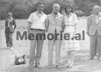 “Arshin Xhezo, kryeredaktori i ‘Zëri i popullit’, kërcënoi me burg piktorin që retushoi foton e Nexhmijes…”/ Kujtimet e panjohura të ish-gazetarit të Radio-Tiranës dhe ‘RD’-së