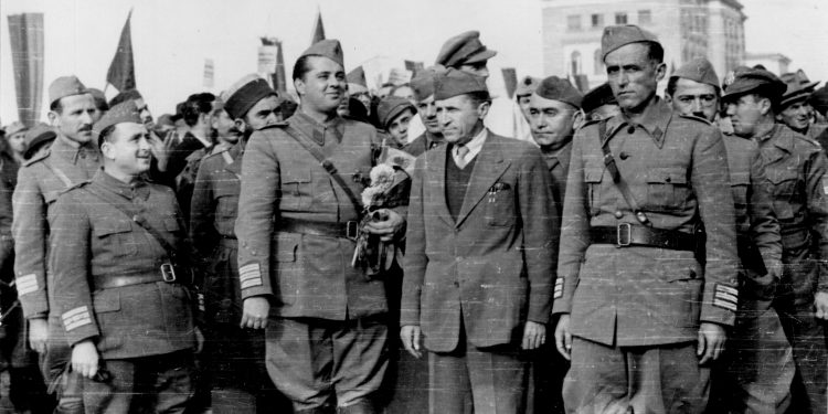 Rare testimony: “When he went to Bedri Spahiu’s house, alone and without a guard, we realized that….”/ The story of Sofika, the wife of Koçi Xoxa, about his arrest on November 28, ‘48