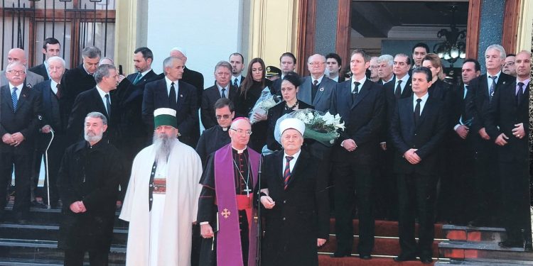 NJË JETË PËR SHQIPTARËT: 10 VJET PA MBRETIN LEKA I