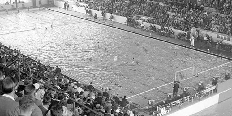 Ngjarjet e revolucionit: “Ervin Zador dhe sportistët hungarezë të përfaqësueses së waterpolit, u ndeshën me sovjetikët në ujin e përgjakur…”! / Artikulli i The Guardian, në tetor ‘56