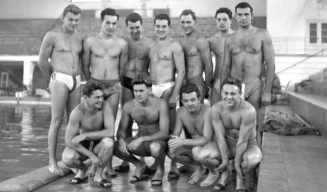 Ngjarjet e revolucionit: “Ervin Zador dhe sportistët hungarezë të përfaqësueses së waterpolit, u ndeshën me sovjetikët në ujin e përgjakur…”! / Artikulli i The Guardian, në tetor ‘56
