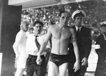 Ngjarjet e revolucionit: “Ervin Zador dhe sportistët hungarezë të përfaqësueses së waterpolit, u ndeshën me sovjetikët në ujin e përgjakur…”! / Artikulli i The Guardian, në tetor ‘56