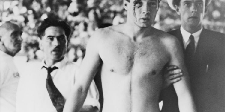 Ngjarjet e revolucionit: “Ervin Zador dhe sportistët hungarezë të përfaqësueses së waterpolit, u ndeshën me sovjetikët në ujin e përgjakur…”! / Artikulli i The Guardian, në tetor ‘56