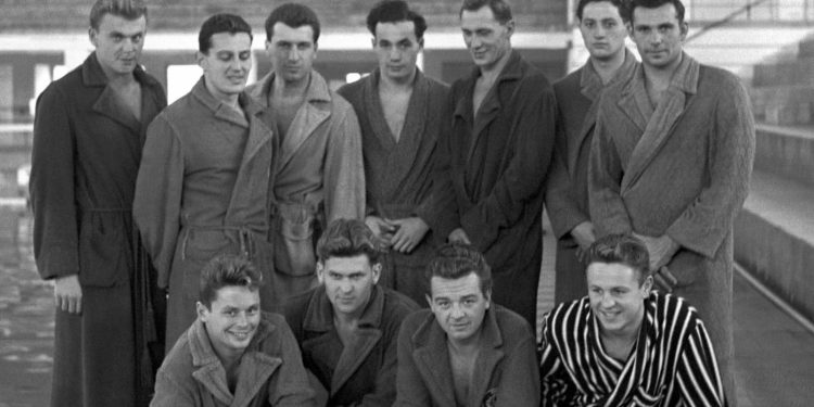 Ngjarjet e revolucionit: “Ervin Zador dhe sportistët hungarezë të përfaqësueses së waterpolit, u ndeshën me sovjetikët në ujin e përgjakur…”! / Artikulli i The Guardian, në tetor ‘56