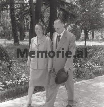 “Nepotizmi dhe klani i baxhanakëve në udhëheqjen e lartë të PPSh-së që jeton mes luksit në ‘Bllok’ dhe…”/ Kujtimet e ish-ministrit pa portofol, të shkruara në Beograd